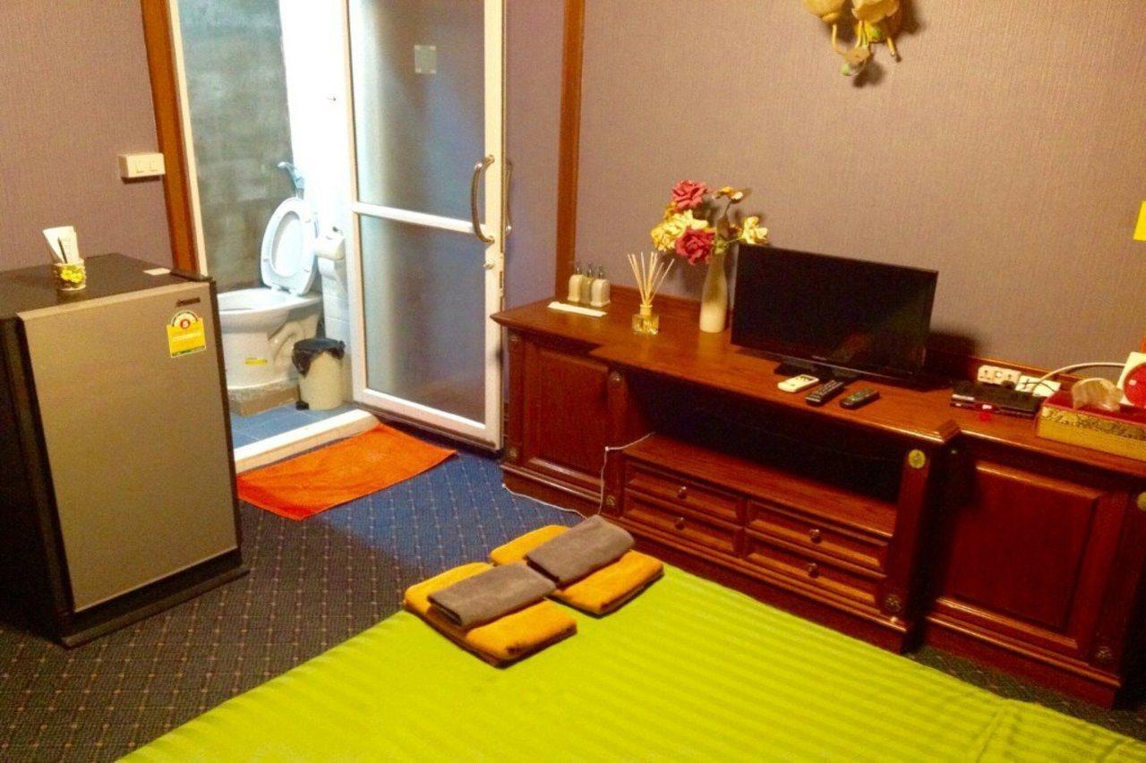 B&B 22 House Бангкок Экстерьер фото