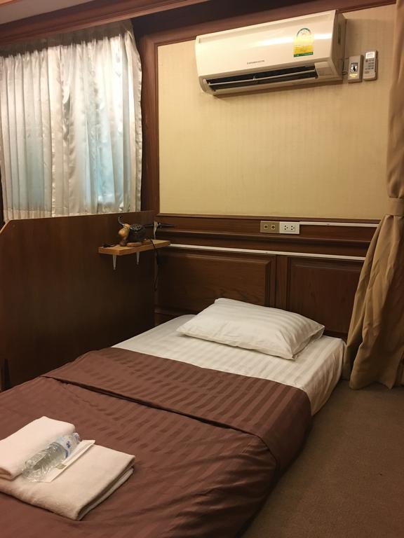 B&B 22 House Бангкок Экстерьер фото