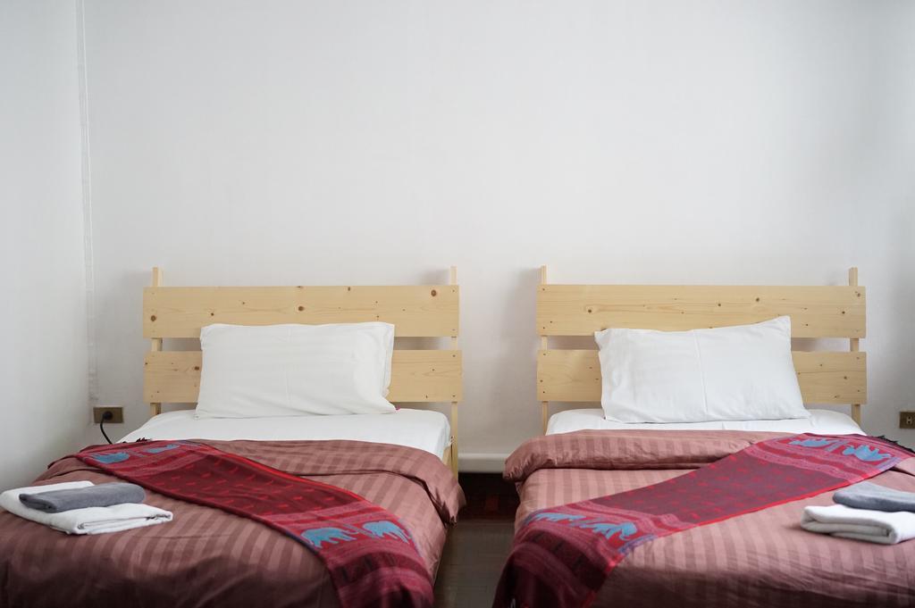 B&B 22 House Бангкок Экстерьер фото