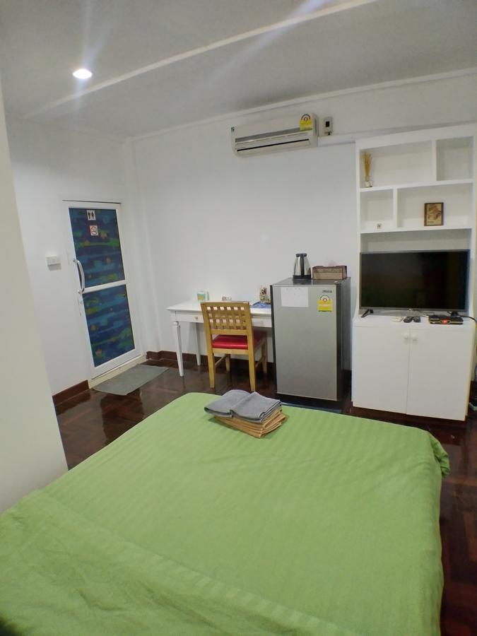 B&B 22 House Бангкок Экстерьер фото
