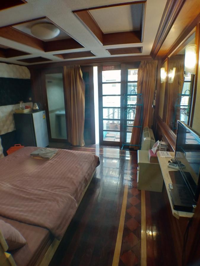 B&B 22 House Бангкок Экстерьер фото