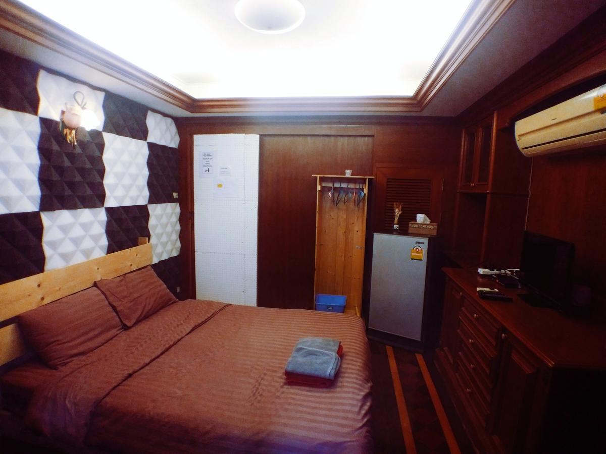 B&B 22 House Бангкок Экстерьер фото